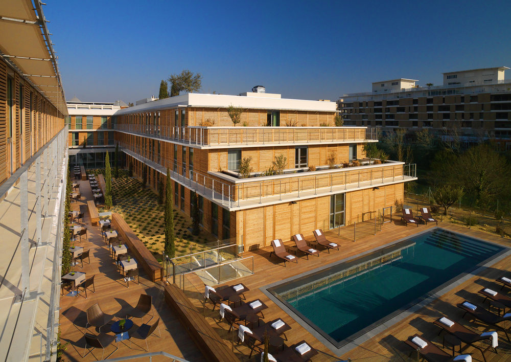 Courtyard By Marriott Hotel